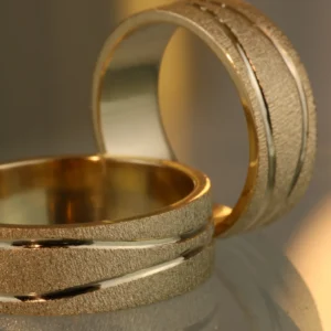 Anillo Argollas Arenado Lineas Curvas POR FABRICACION Oro amarillo 18k / Talla 7 /10 / 13,84 Gr