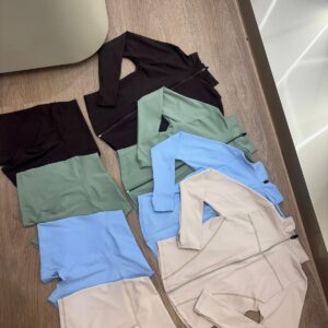 Chaqueta Deportiva "Full-Zip" y Pantalones Cortos a Juego