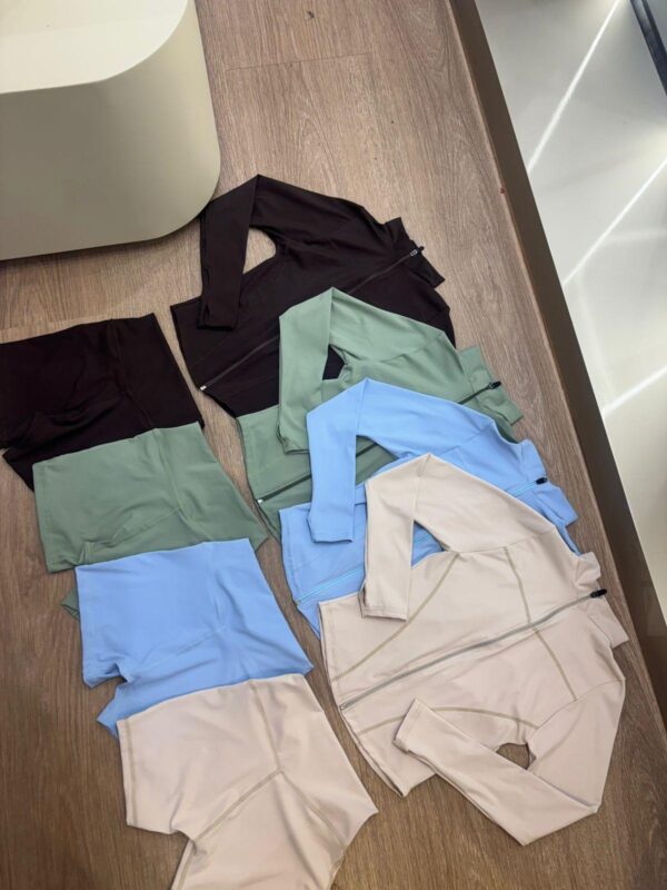 Chaqueta Deportiva "Full-Zip" y Pantalones Cortos a Juego