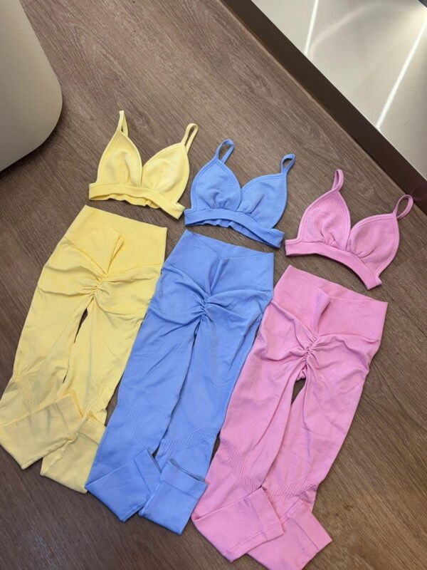 Conjunto de Dos Piezas: Top de Cuello Halter y Leggings